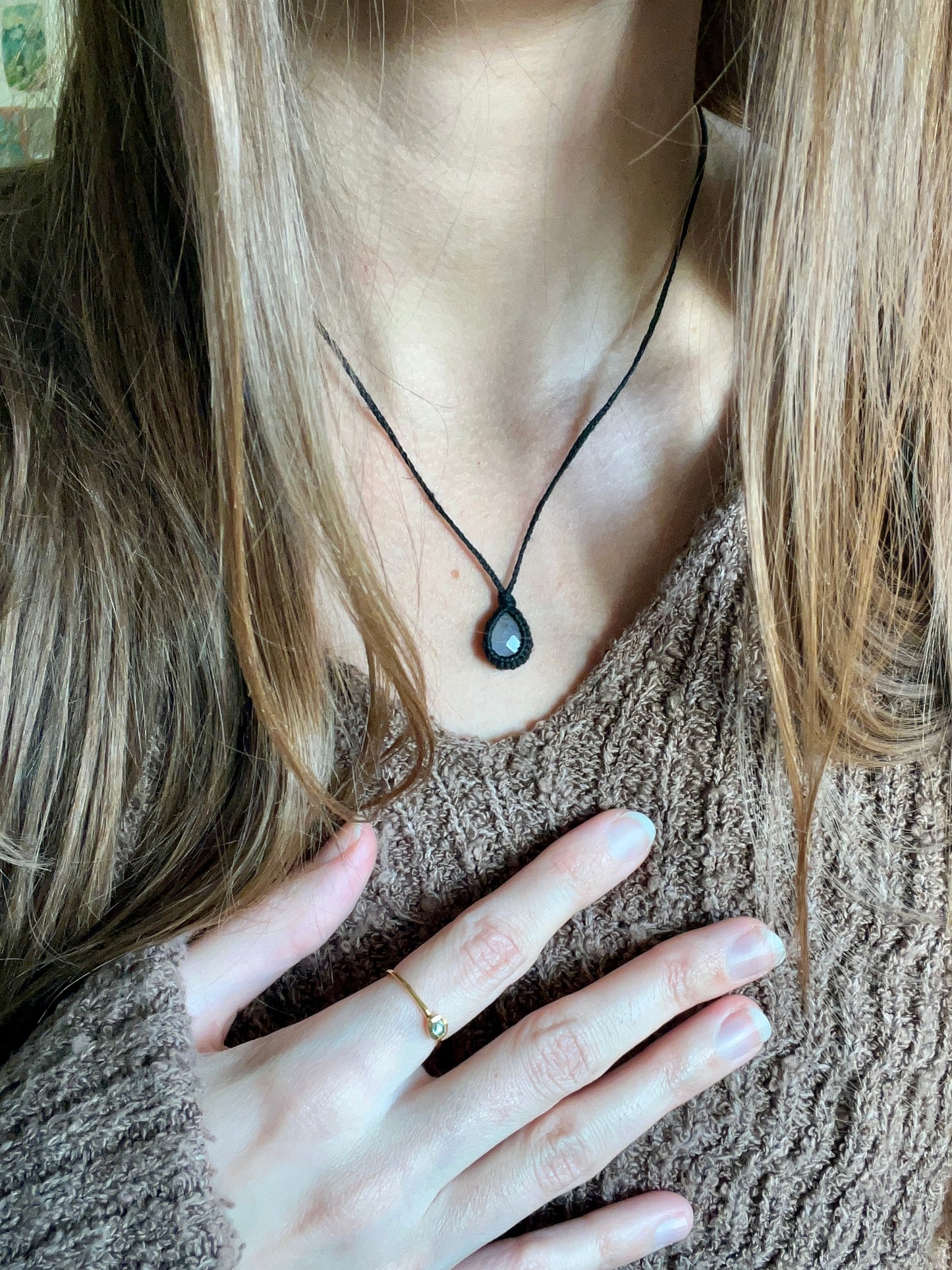 Insight & Connection Moonstone Dot Dainty Necklace ꩜