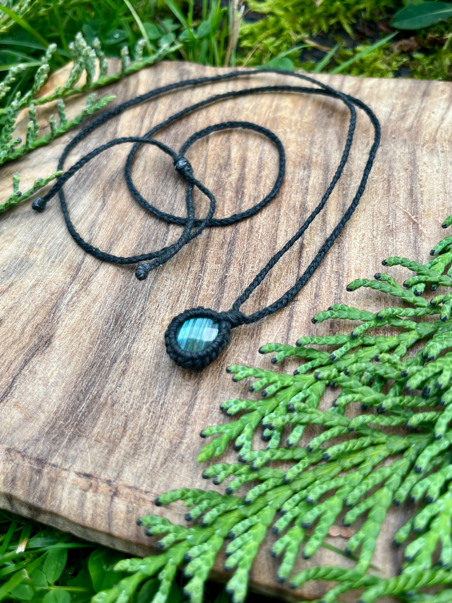 Transformation & Growth Labradorite Dot Dainty Necklace ꩜