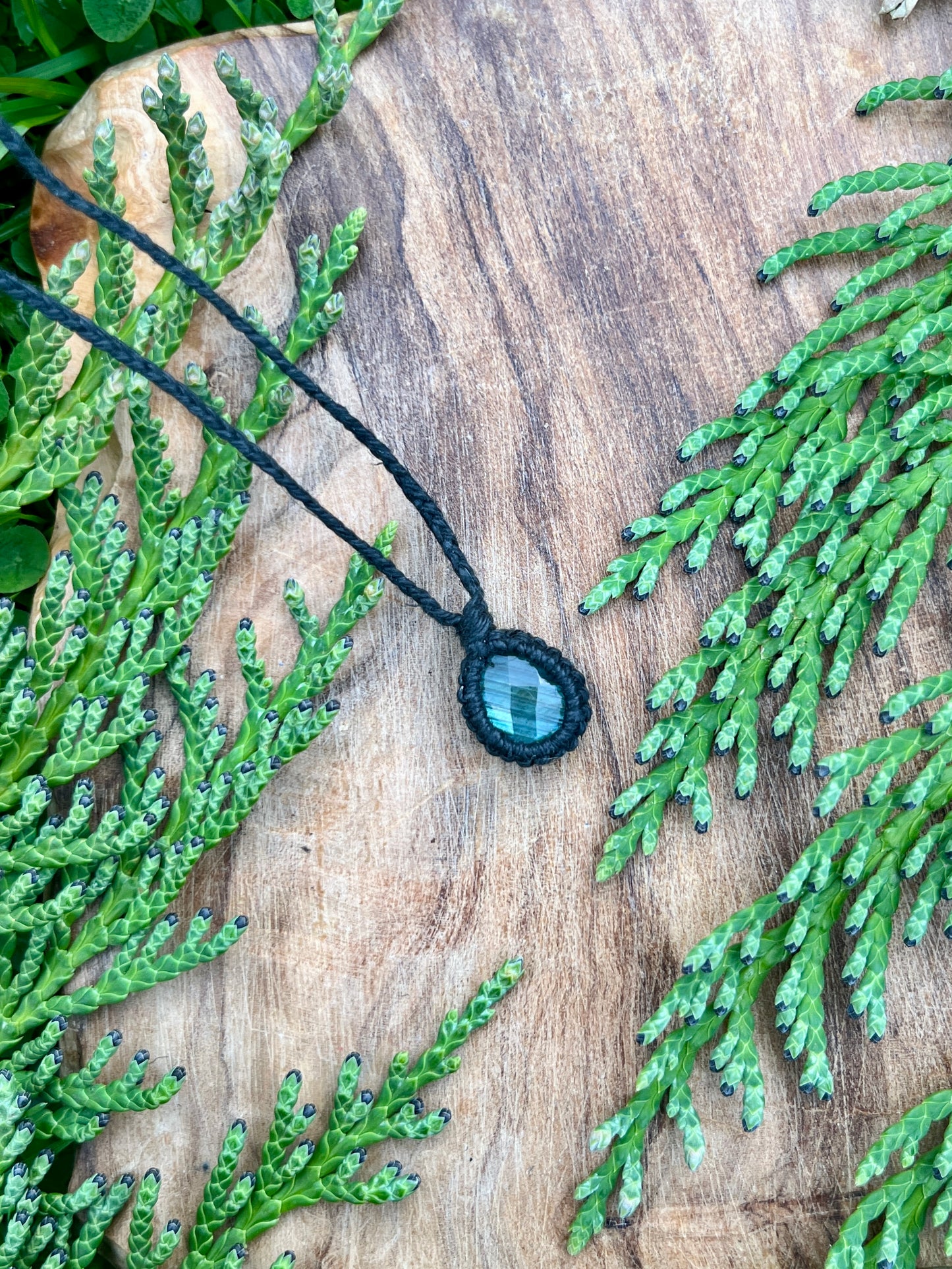 Transformation & Growth Labradorite Dot Dainty Necklace ꩜